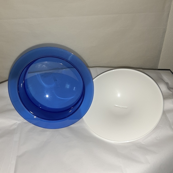 Covered Acrylic Blue Bowl Cobalt Blue and White Lid - Picture 4 of 7